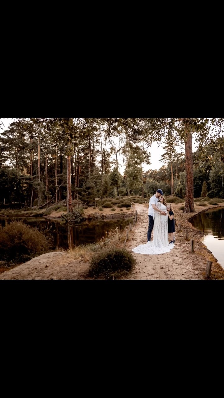 Begeistert von diesem wunderschönen Babybauch-Shooting, das wir festhalten durften! 📸 Es hat uns wirklich viel Freude bereitet, die einzigartige Schönheit dieser besonderen Zeit einzufangen. #BabybauchShooting #BabybauchLiebe #Schwangerschaftszauber #MomentsInTime #MagischeMomente #Vorfreude #LiebeImBauch #GefühlvolleFotos #EmotionenEinfangen #Glücksmomente #BaldEltern #FotografieLiebe #ErinnerungenSchaffen #InstaShoot #FotografenBlick #PhotographerLife #UnvergesslicheMomente danke @genialfloral 💐