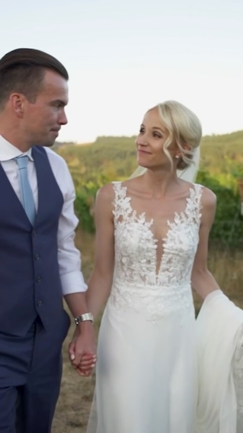 Reminiscing on this picture perfect wedding for Rosella + Gram last year. Then in recent news, major congratulations on your first little one 👼🏻!! This was filmed at one our favorite OR wedding venues, Abbey Road Farm, in Carlton.
Props to👏🏼
Venue - Abbey Road Farm
Planning - Peachy Keen Coordination
Photographer - Melissa Babasin
DJ - Trevino Entertainment
Caterer - Willaby’s Catering
Hair & Makeup - Blossom & Beauty
Florist - Blum PDX