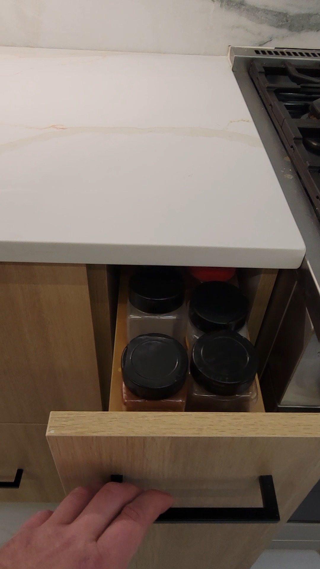 #kitchentour
#modernfarmhouse #modernfarmhousestyle #kitchen #kitchendesign #kitchencabinets #cabinet #cabinetry #kosherkitchen #rusticmodern #modernrustic #hometour #walkthrough