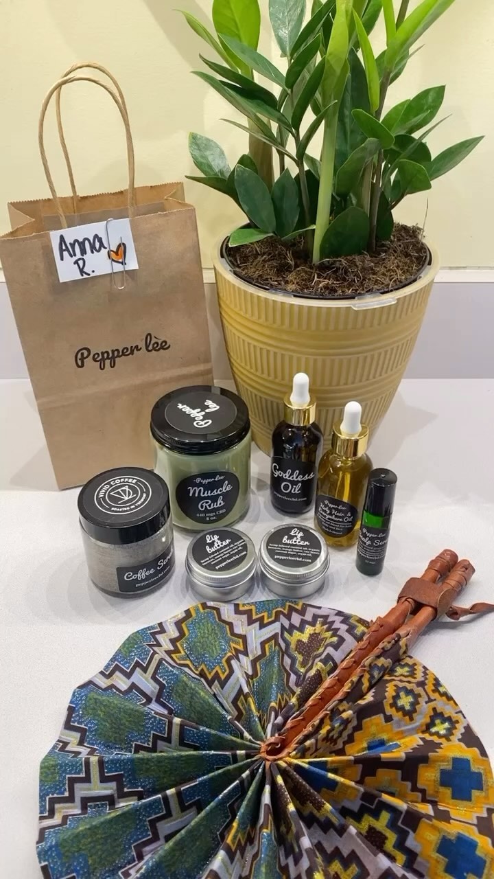 It’s a self care kinda Sunday ✨ Gorgeous products from @pepperleecbd
I always use our fabric fans when doing my skin care routine, not only does it help when layering products it makes me feel fancy ✨
.
.
.
.
.
.
#selfcare #selfcaresunday #pamperyourself #rest #replenish #lookgood #feelgood #cbd #cbdproducts #shoplocal #shopsmall #womensupportingwomen #womeninbusiness #afroprint #fabric #fan #fabricfan #skincare #skincareroutine #treatyourself