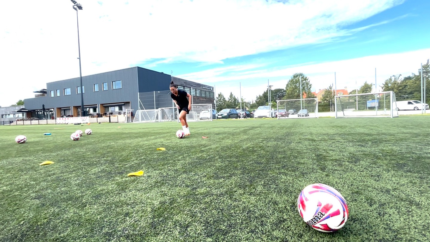 Direkte fra VM-scenen🌍⚽ i Australien til træningsbanen💪🔥 med landsholdsstjernen Katrine Veje💫 #kvindelandsholdet #womensfootball #practicemakesperfect #womensworldcup2023
