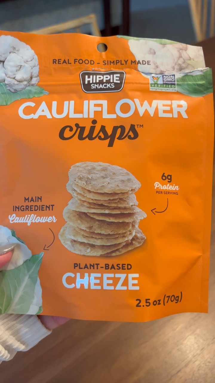 Packing snacks for my dancer! She has 6 hours tonight and her breaks are very short! Emphasis on protein, fresh foods and we found a new cracker without seed oils! Here is what we packed…
- two protein balls
- jicama slices
- bell pepper slices
- grapes
- built puff
- cauliflower cheese crackers
- water
#dancerlife #dancernutrition #freshfood #protein #healtysnack #nutrition #nutritioncoach
