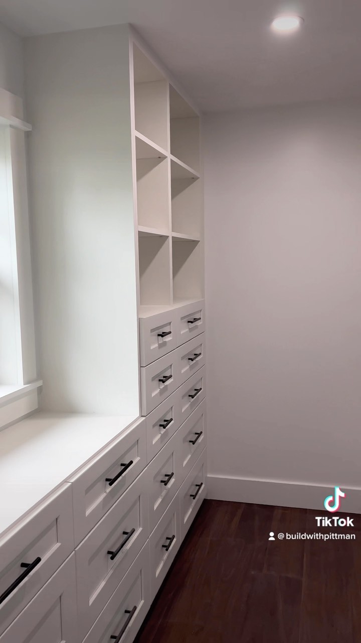 We love this closet.
.
.
.
#closet#organization#homerenovation #homedecor #homeorganization