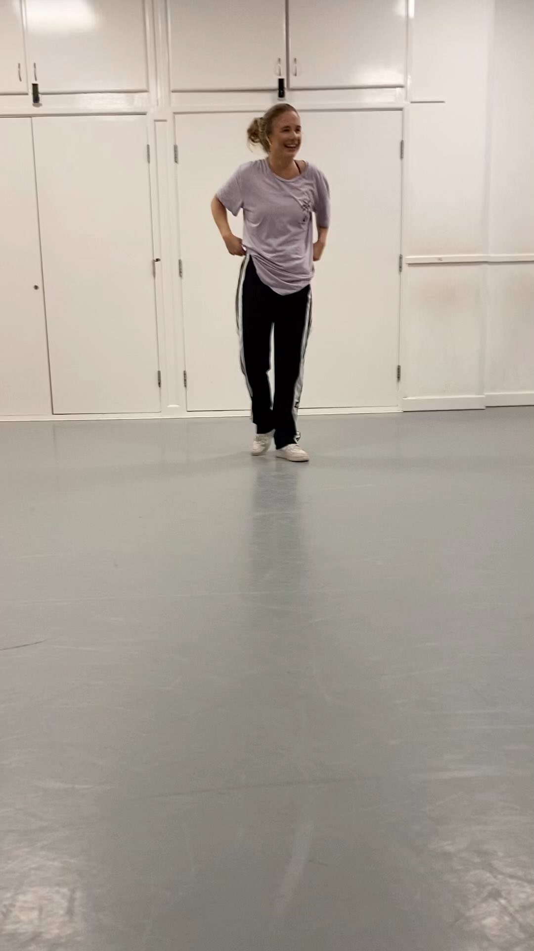 Thanking @steviesherlock for another glorious class โค๏ธ class is for making mistakesโฆ as evidenced by this face ๐คช mid video. Practice makes progress huns ๐งก๐๐ป #commercial #dance #bournemouth #class #50cent no copyright intended- class purposes only