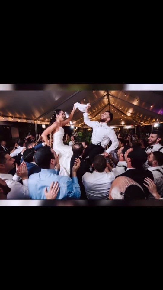 When the DJ matches the crowd's energy, you know it's a party! ๐ Happy Anniversary, Andrew and Arielle! ๐