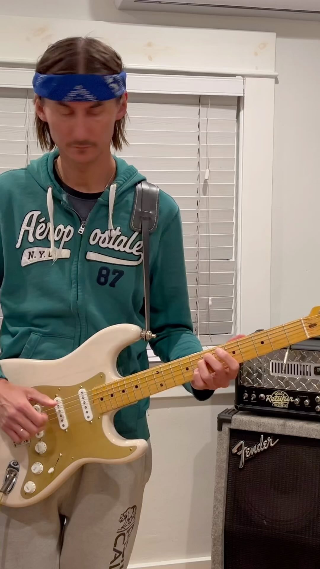 Just finished my blonde strat setup. Restrung with an Ernie Ball set the first time for 9 years. All Fourths B tuning, straight into a 5e3 Deluxe… All the good stuff that I like
#guitarplayer #guitarlessons #ernieball #5e3 #tweeddeluxe #fender #stratocaster #guitartutor