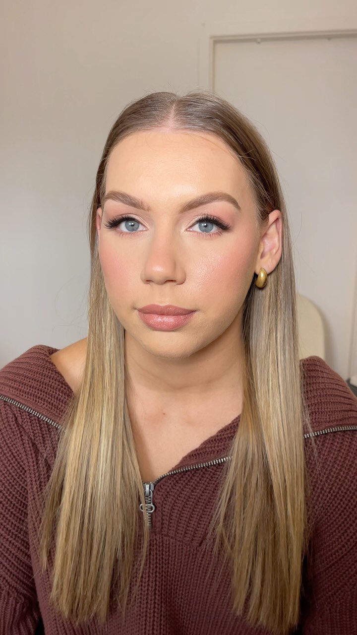 Blue eyed beauty & blush overload 🦋💕
Bridal dates for 2025 are filling up quickly so please reach out on here or head over to my website and fill in a bridal booking form to secure your wedding date with me.
#perthmakeupartist #perthweddingmakeupartist #perthbridalmakeupartist #perthmua #weddingmakeupartistperth #naturalmakeup #charlottetilbury