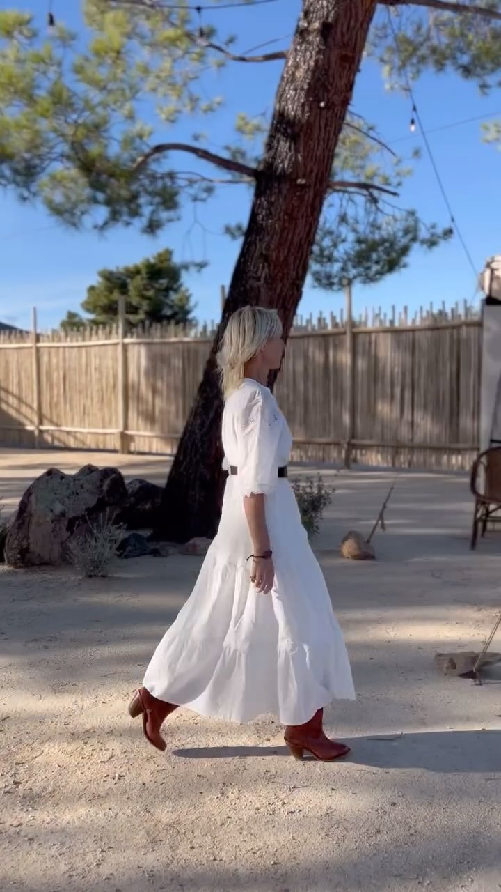 Spent the last couple of days at @jacumbahotspringshotel launching our first Ojas Wellness Yoga offerings. We started with a gentle evening Yin class and followed it with an energizing morning flow led by @quinnsights. Being in this beautiful space, gathered as a community, moving and breathing together was the heart salve I needed in these times. 🙏🏻💛
After the evening Yin yoga, I slept so deeply and woke with the sunrise, feeling refreshed and ready to soak in all the beauty around me. I spent the early morning in the warm mineral pool, listening to the gentle sounds of the wind and birdsong, feeling the sun’s warmth on my skin—completely held by Mother Nature. Then, I joined a revitalizing morning flow practice and enjoyed a delicious breakfast topped off with my favorite warm turmeric, oat milk, and honey latte. Pure bliss. ☀️💛
I am beyond honored and grateful to step into the role of Wellness Curator at Jacumba Hot Springs. It’s a dream to bring healing offerings to this magical place. ✨💫
During my own journey through cancer treatment, Jacumba Hot Springs became a healing sanctuary for me. It brings me so much joy to think about all the ways others will find physical, mental, and emotional healing here as well. ✨
Stay tuned for more Ojas Experiences! In the meantime, treat yourself to a mid-week reset with Wednesday evening and Thursday morning yoga sessions at @jacumbahotspringshotel. We can best care for others by first caring for ourselves. 💛
📹 @mrhardy
.
.
.
.
.
.
.
#OjasWellness #JacumbaHotSprings #YogaJourney #HealingCommunity #YinYoga #FlowYoga #WellnessCurator #MindBodySpirit #SelfCareJourney #HealingSanctuary #WellnessRetreat #YogaForTheSoul #TakeCareOfYou #InspirationInNature #CancerJourney #CancerThriver