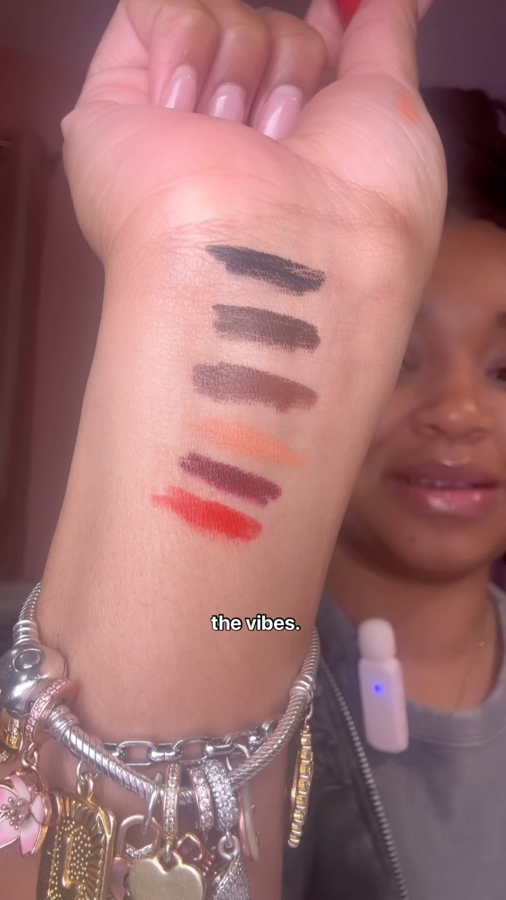 Which color is your favorite from our new lip liners?im ready to try on some new lip combos, so lmk which one i should try first. Here’s the swatch timer if you want to skip to specific colors ⏭️⏭️:
:30 - after midnight
:45 - mocha kiss
:55 - brown sugar
1:09 - cinnamon love
1:21 - berry juice
1:32 - big red
#lip #lipliner #lipcombo #shopsmall #juicybyjay