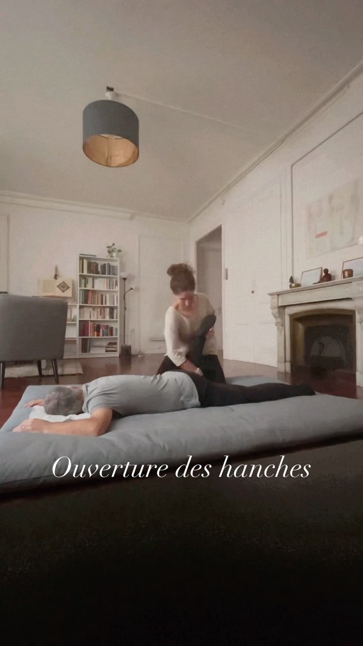 Tensions de hanches ? Douleurs lombaires ? Sciatique ? Douleurs de genoux ? Le protocole d’ouverture des hanches est un vrai petit bijou pour vous aider à soulager cette zone qui avec le temps peut se rétracter. 😓
Les professeurs de #yoga, #danseurs ainsi que les #sportifs que je suis en séance l’adore !!😍
#keikoshiatsu #shiatsulyon #bienetrelyon #doinlyon #aromatherapielyon #massagelyon #santenaturelle #huileessentielles #energetiquechinoise #medecinechinoise #acupression #developpementpersonnel #sérénité #psychologiepositive #formationaromatherapie #holistique #soinénergétiquelyon #santemental #formationmassage #formationlyon #énergétique #acuponcture