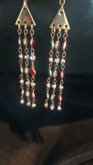 Created a few new #statementearrings perfect for the holidays. Trying to decide if I should add some to the collection or keep them exclusive.
Sold before I even put them on display. ❤️
Happy Holidays! 🎊🍾