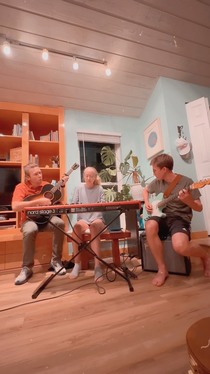 Some of my favorite words from a song about days and hours away from yoouuuu… ☔️
“Another wicked wednesday
As I wipe my feet to get off the mud
Well rain never hurt nobody
But it sure makes a mess of us all
It really isn