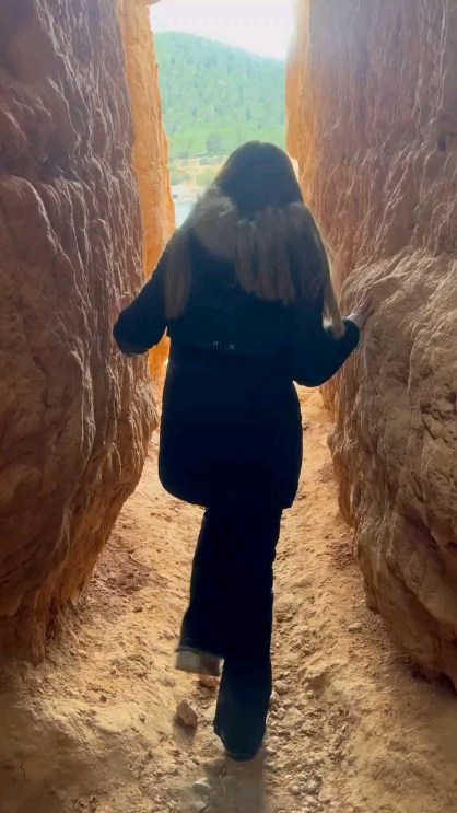 Pero recuerda ⬇️
Trabajar la autocompasión es tan o más importante que perdonar a los demás.
Ser capaz de perdonar nuestros errores, las veces que no hemos sido capaz de defendernos como nos gustaría, no vivir en el reproche constante de lo que no hemos conseguido.
Si, quiero aprender a defenderme mejor de las personas que me hacen daño pero eso no hace que me tenga que tratar a mi misma mal por no conseguirlo.
Perdónate por todo aquello que intentas aunque a veces no salga como te gustaría.
¿Por qué te pedirías perdón hoy?
Y lo que es más importante...
¿Qué quieres perdonarte? ❤️🩹