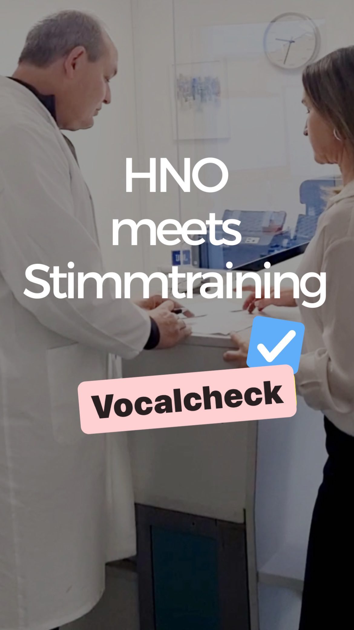 Durch die enge Zusammenarbeit mit den HNO-Ärzten, bin ich immer auf dem aktuellen Stand der Leistungsfähigkeit meiner Aritsts und Sprecher.
Übrigens nicht nur Heizungsluft, auch deine Ernährung, also wie und was du trinkst beeinflusst den Zustand deiner Stimmlippen.
Deshalb mein Extratipp: trinke weder zu heiße noch zu kalte Getränke während der Tour..
Lass auch extrem scharfe und salzige Speisen weg.
Kurz gesagt, deine Stimme wird durch Extreme gefordert.
Verzichte während der Tour auf schleimbildende Lebensmittel wie Tomaten und Milchprodukte
#sprecher #musik #HNO #Phoniatrie #stimmhygiene #stimmcoaching #singen #konzert #stimmklang #stimmtipps #voicecoaching