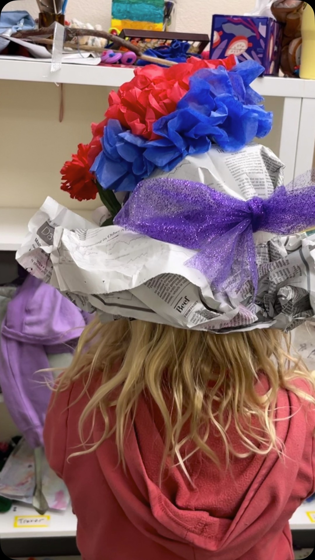 Spring! We made hats with our Paden friends. So fun! #alamedaartsfun #alamedaarts #kidsart #alamedacalifornia #artforkids #springhats
