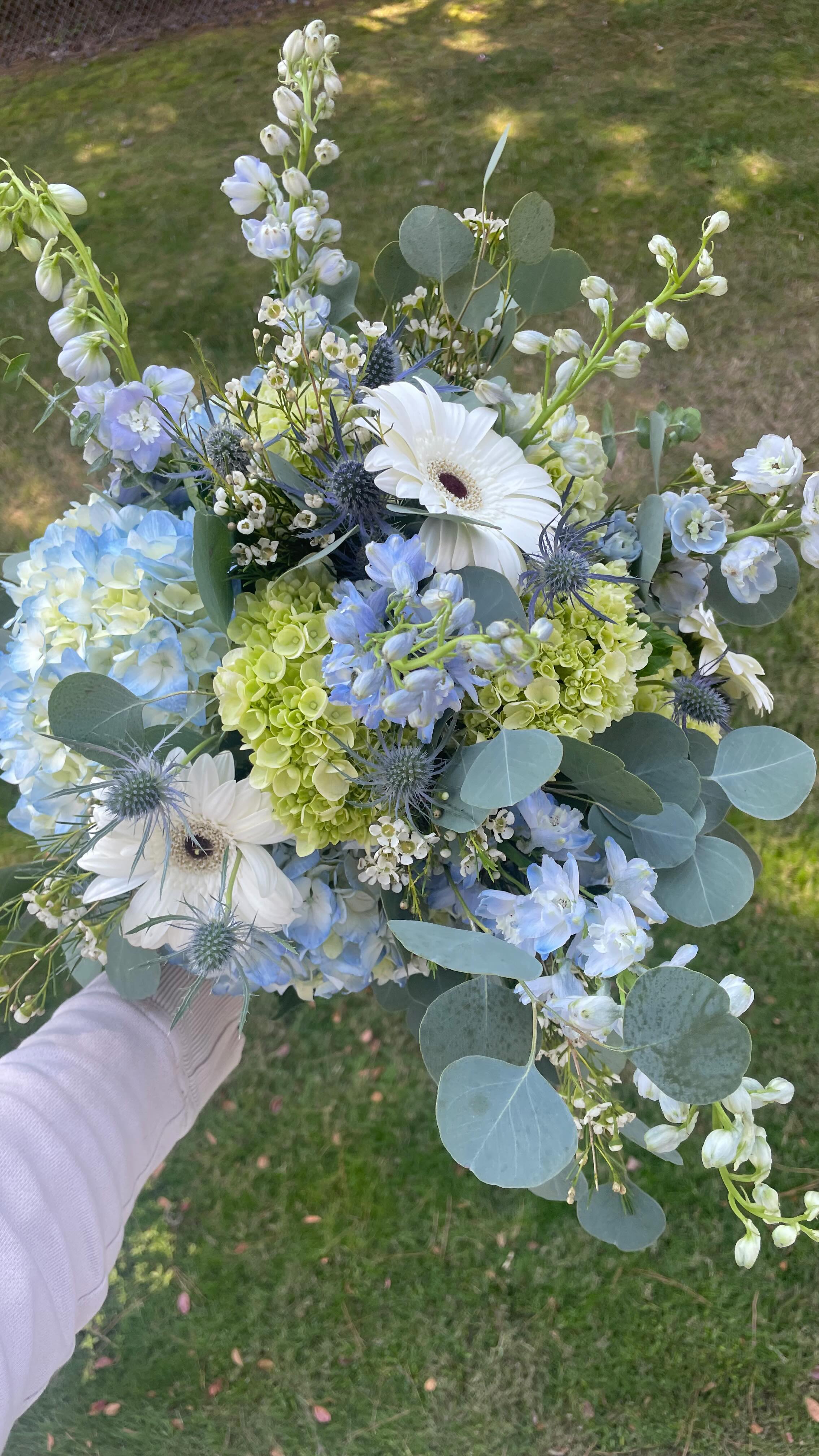 how amazing is it that’s it’s possible to preserve your wedding flowers that can one day be handed down generations? 🩵
don’t know what I’m talking about? ask me how! ✨
#weddingflowers #resinpreservation #floralpreservation