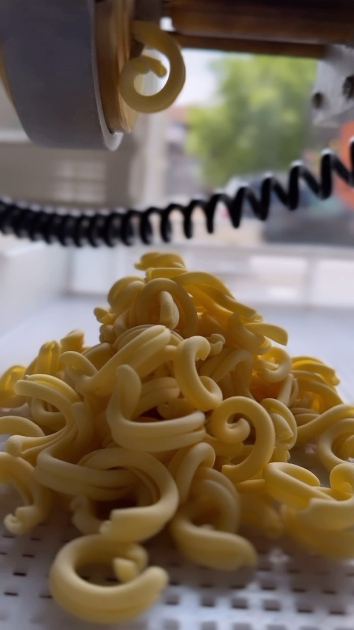 Casarecce in action 🌀🍝
#food #pasta #restaurant #maidenhead #sauceandflour #casarecce #delicious
