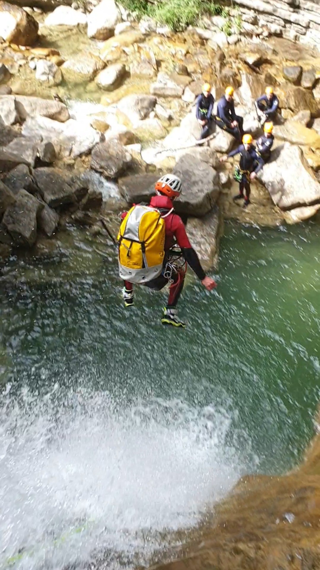 ¡Happy guides = fun canyoning! ¡Barranquismo en Ainsa! Ha vuelto el calor y el sol 😎 y seguimos dandolo todo.
Reservas online: www.wearecanyoneers.com
.
.
#ainsa #aínsa #barranquismo #canyoning #ordesa #boltaña #pirineos #huescalamagia #aragon #torla