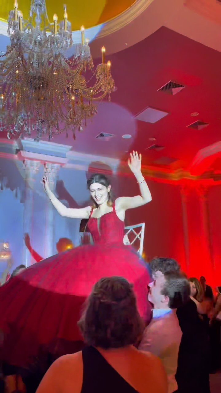 Saturday night recap with Mariela’s Sweet 16 where the party never stopped.
Contact us to book your next event!
#islandchateau #statenislandbusiness #statenislandsmallbusiness #cateringhall #sweet16 #birthdayparty #celwbration #sweet16party #statenislandny #statenislandfood #statenislandadvance