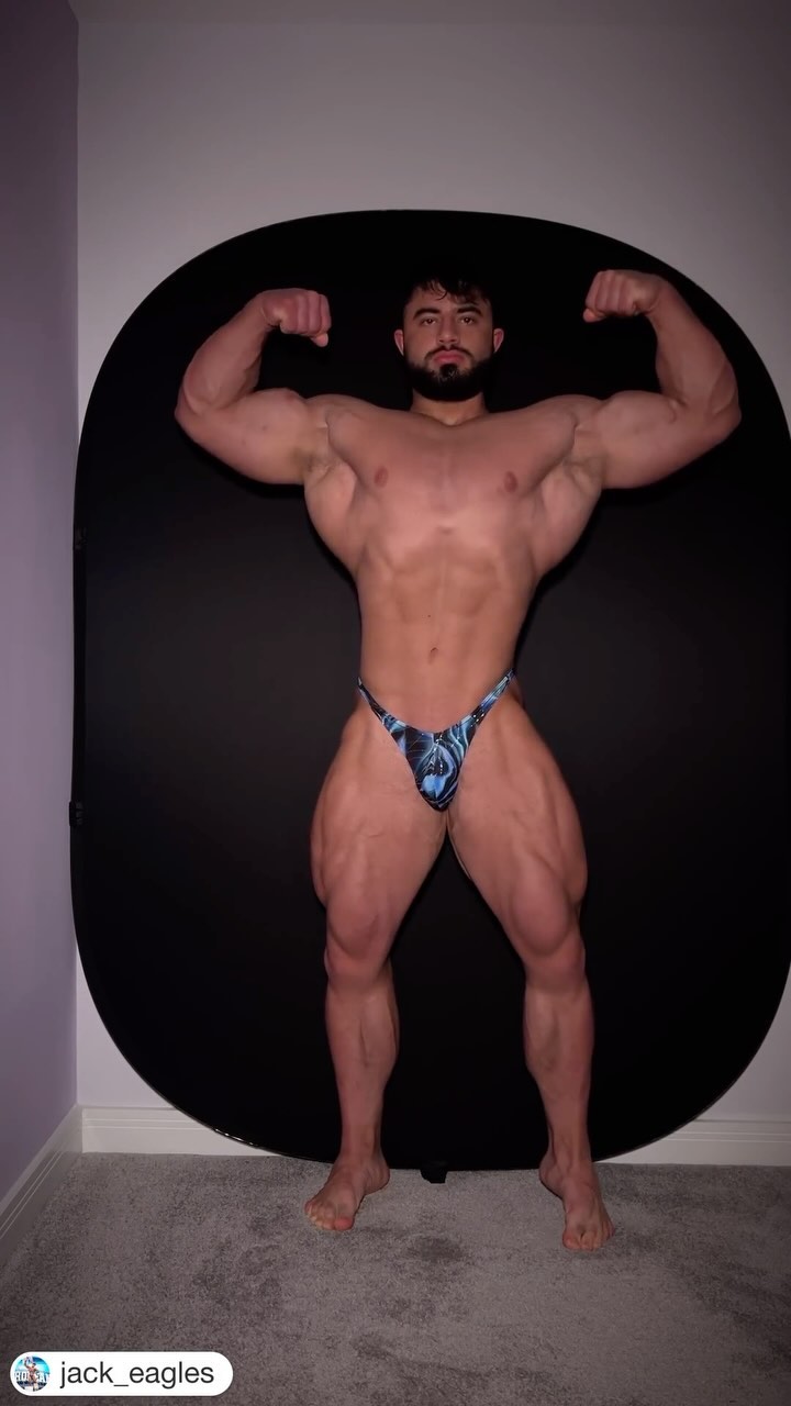 💥 @jack_eagles 💥 donning our new Cosmic Swirl Hologram 🥶 perfect representation of how to wear not just ours, but any posing trunks. Fit correctly ✅ straps pulled up under the obliques ✅ scrunch on the rear to add extra V-Taper ✅ all of these ensure smooth lines, V-Taper to accentuate a slim waist, and avoid the appearance of the physique being split in two. #ironmonkeywear #bodybuilding #posing #trunks #ifbbpro #competition #handmade #exclusive #ironmonkeyexclusive #whatapair