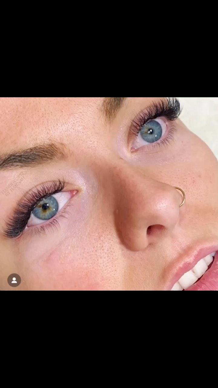 Showcasing Hannah’s beautiful lash work! You can book with her online at www.azlashlady.com #lashes #eyelashextensions #chandler #beauty #barbie #lashlift #spraytan #azlashes