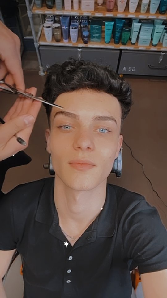 Eyebrow Waxing by Chaschi
#mccoiffure #mccoiffurezürich #mccoiffurehb #eyebrows #waxing #eyebrowwaxing #goodlooking