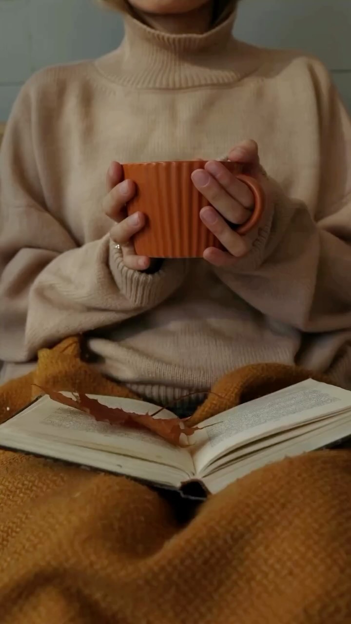 Kennt ihr das Gefühl, dass das Denken manchmal nicht so reibungslos funktioniert wie sonst? Das kann verschiedene Ursachen haben. Stress, Hunger, Durst und Schlafmangel gehören dazu. Daneben könnt ihr eure Hirnleistung aber auch trainieren. Mehr dazu auf unserer Website.
.
.
.
#hirnleistung #lesen #stress #bücher #lernen #gehirn