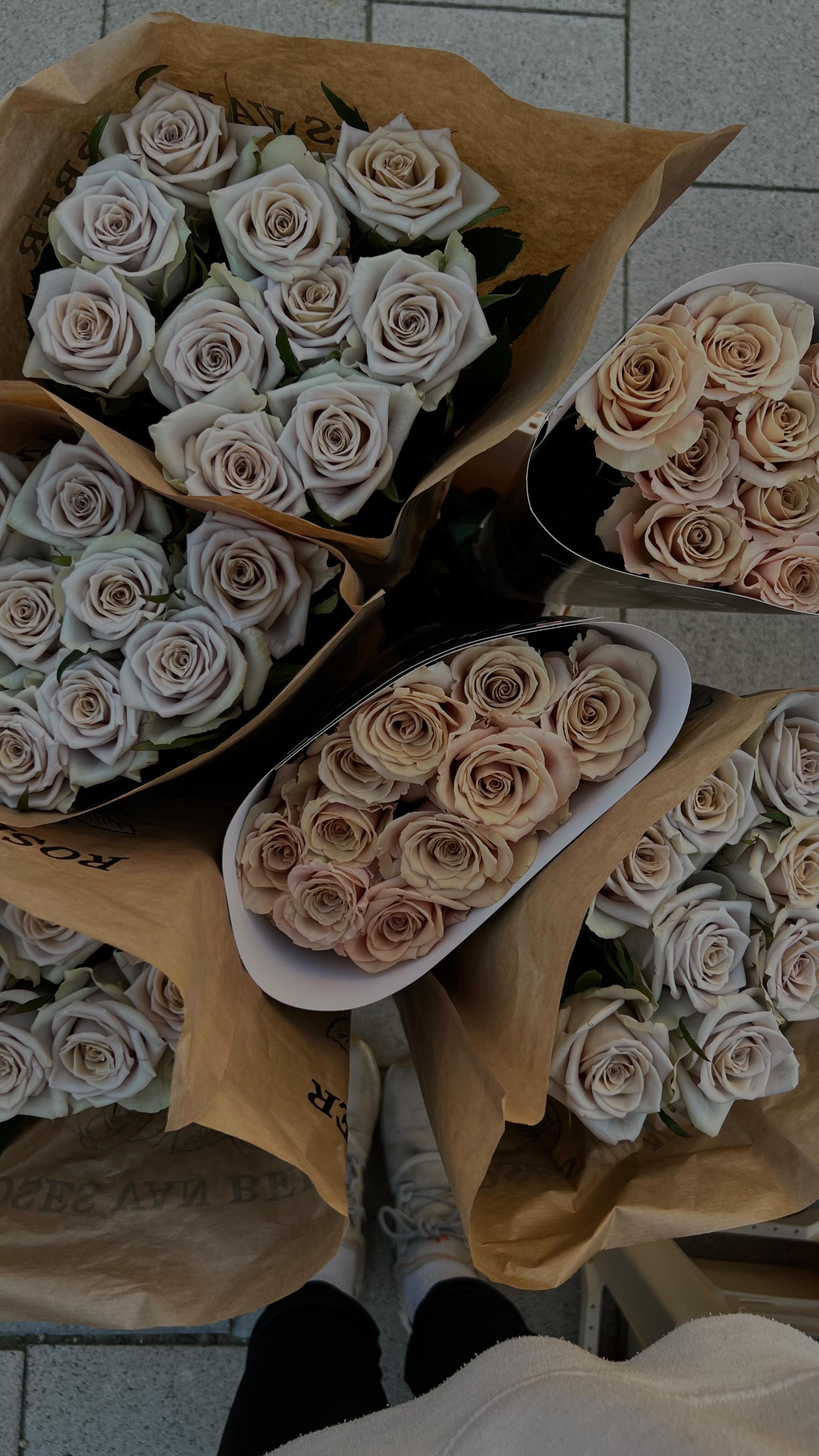 Juhuuuuuuuuu, bestimmt hat es schon jeder von Euch mitbekommen ❤️
Kommenden Mittwoch ist VALENTINSTAG ❣️
What a beautiful Day - und noch schöner wird er, wenn ihr TOLLE Blumen geschenkt bekommt ❤️
Wir zaubern gerne das passende für Euren Schatz ❤️
#valentinstag #valentinsgeschenk #flowers #valentinsflowers
