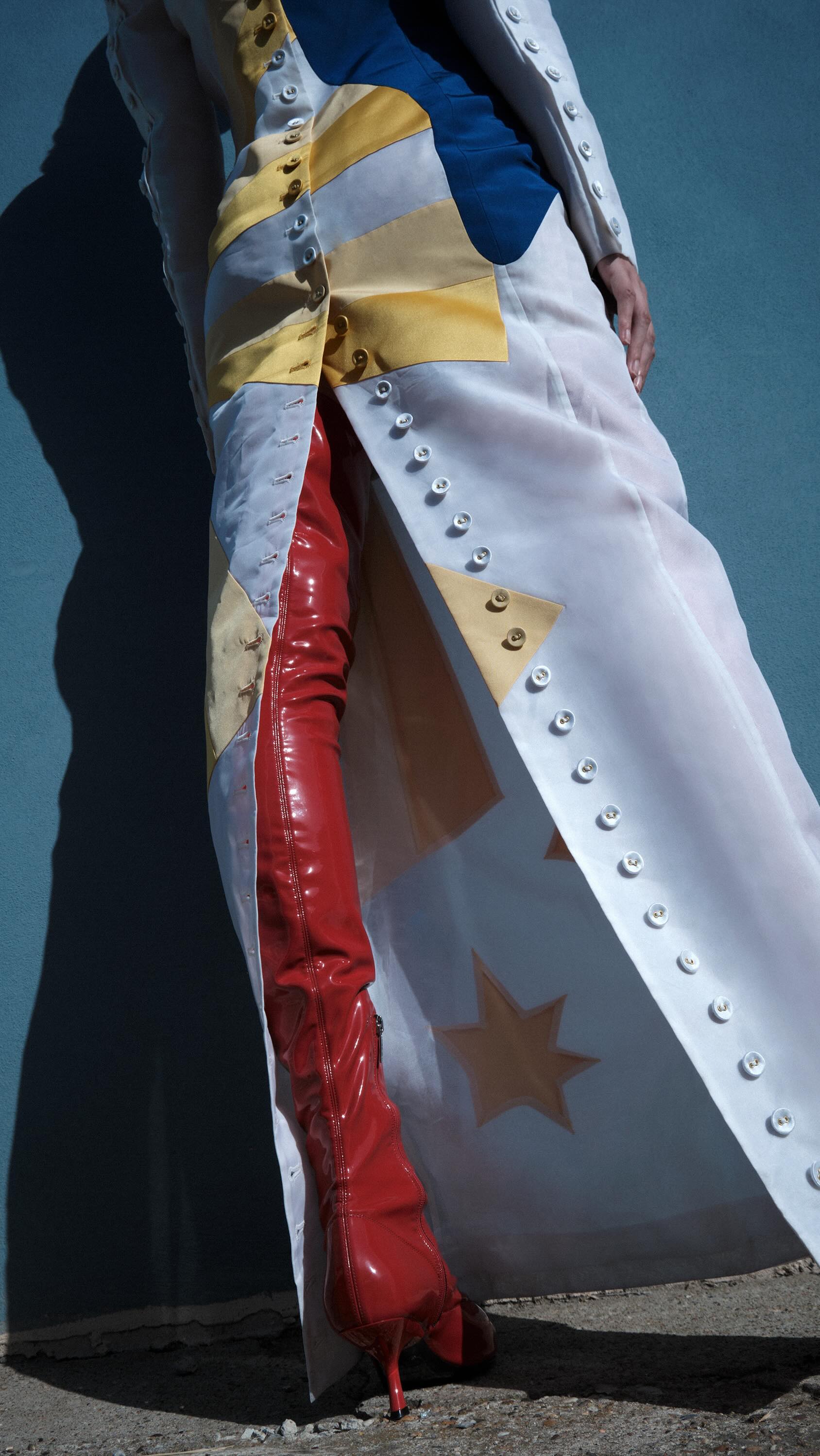 // portfolio - editoriale //
📸 @jungle_kia per L’Officiel Singapore
Non serve la migliore macchina fotografica, è la visione e la passione che contano.
💎 Grazie al Team @lapikinmymind @andreacosta68 @mimmodimaggiohair @ris.chiara