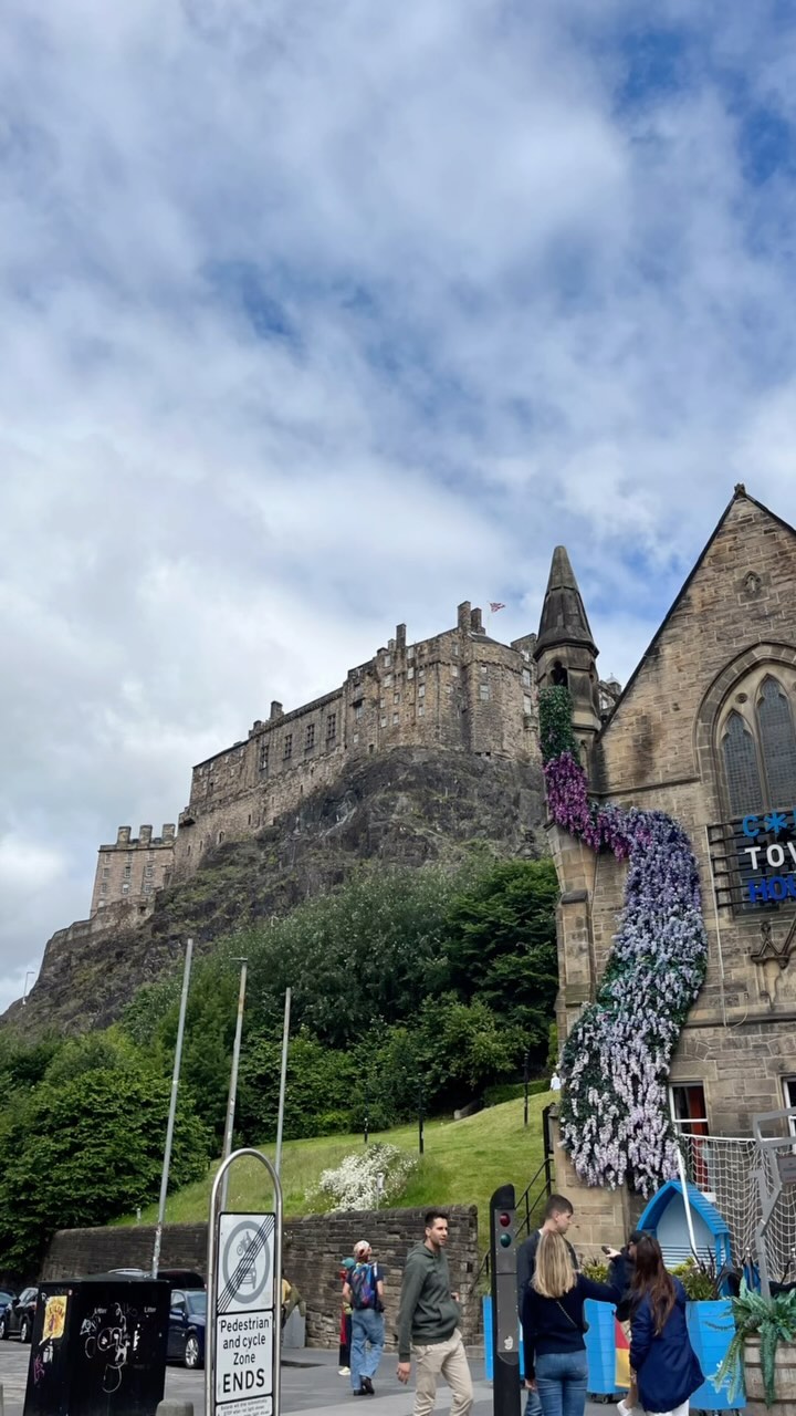 Von der Stadt auf‘s Land. Heute habe ich das volle „Touri-Programm“ in Edinburgh gemacht und bin dann endlich auf‘s Land gefahren.