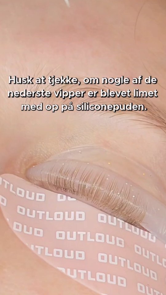 Tip til at undgå at få de nederste vipper limet op på siliconepuden 🖤