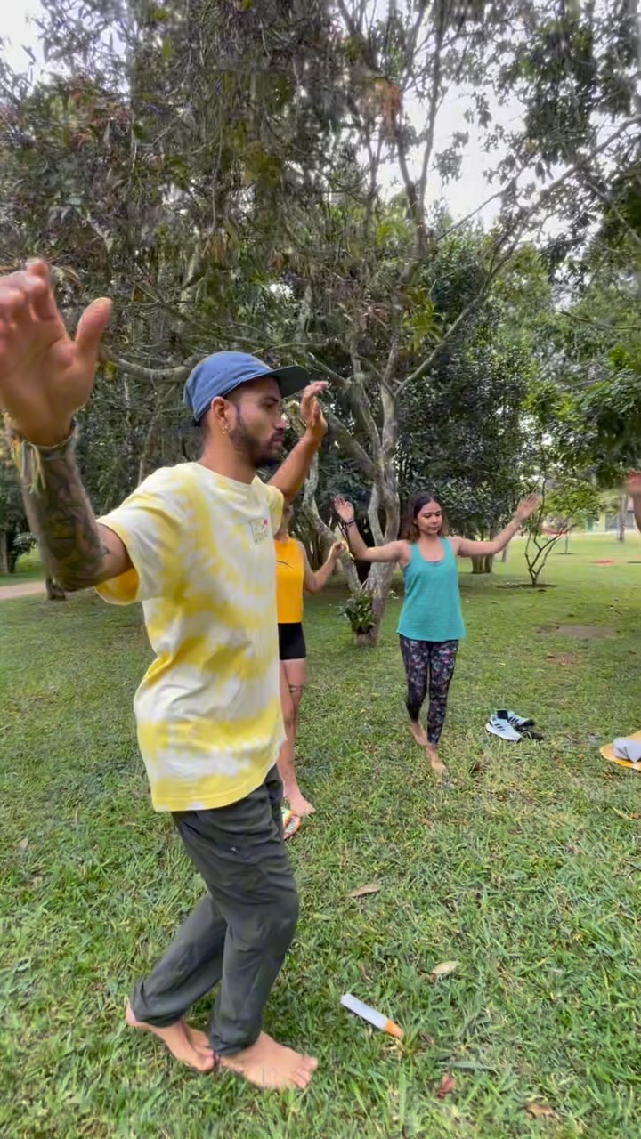Este fin de semana realizamos nuestro taller “Circulo Aerofísico”, un espacio que busca incentivar el disfrute al aire libre con actividades relacionadas con respiración y equilibrio, trail running y slackline 😊, compartimos desayuno 🍳, café delicioso de @cafebajosombra ☕️ , frutica y nuestro snack estrella de nuestro sponsor @nimble_snacks_col 🍫
.
#todosalamontaña