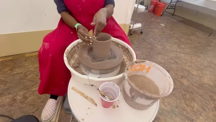 I took my first ceramic class in November 2021. I still feel like I just started. It’s definitely one of those things that you will always be learning. It has been a form of therapy for me. #pinkgiraffeartstudio #southshorechicago #ceramics