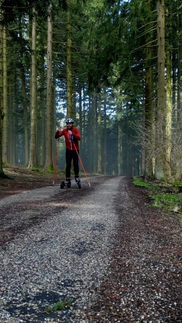 Genussvoll in den Morgen rollen 😌😎
Starte beim Floign an der frischen Luft energiegeladen in den Tag 💪🏽
Worauf wartest du noch? Schnapp dir dein Equipment and enjoy the sun 🌞
#floig #ultralight #crossskates #crossskating #samstagmorgen #sportimfreien #sport #gis #mühlviertel #oberösterreich #outdoorsports #langlauf #crosscountryskiing #skiroll #skiroller #bike #trainingmotivation #ganzkörpertraining #bodyfitness #natur #fitness #marathontraining