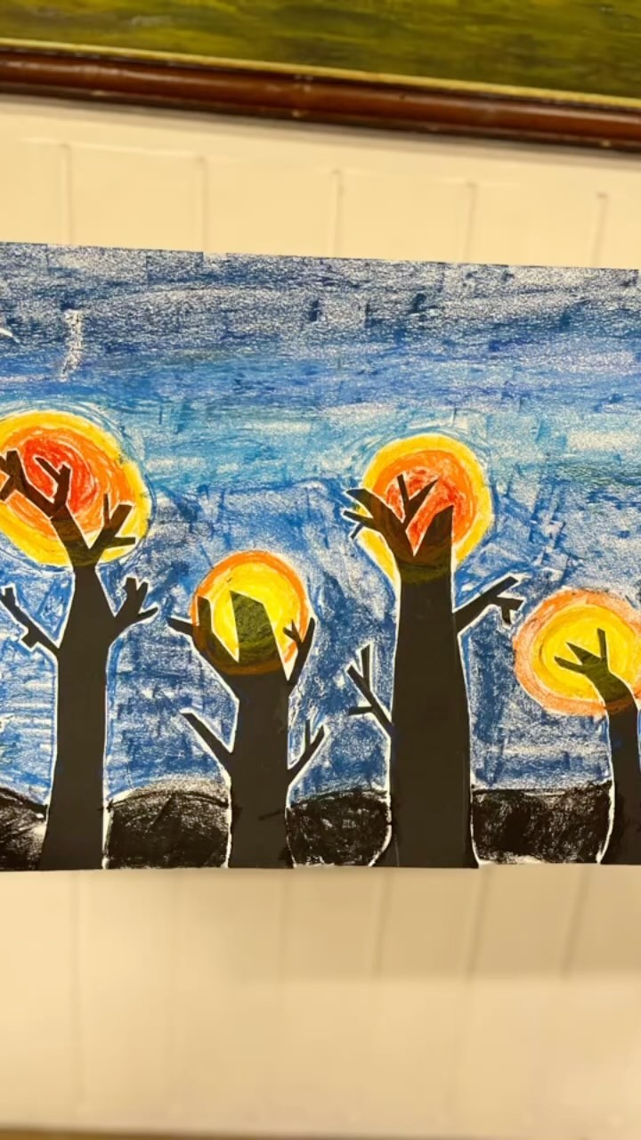 For our last day, we created little cute pumpkins 🎃 and gorgeous abstract autumnal tree art 🎉🌳🌈
For drama we played an acting and directing game called ‘scenes from real life’, where we learnt what it’s like to act, direct and put on a show, really getting into our characters and performing! 🎭🎬
We had so much fun and we are already looking forward to our next club! 🌈🎉💕