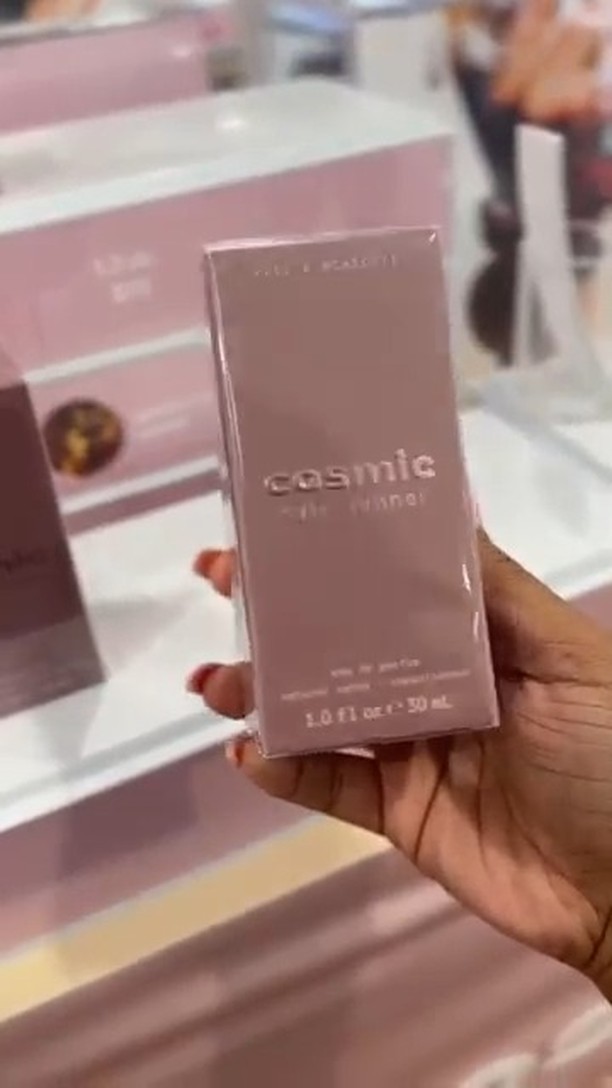 ✨ When the stars align, magic happens! 🌟 Thrilled to see @ash220_ falling head over heels for the enchanting Cosmic by Kylie Jenner fragrance. This month we're giving away a free bottle to one lucky subscriber! Head over to our site now to enter!
🎥: @ash220_
#cosmic #LumenessenceBeauty #GlowUp