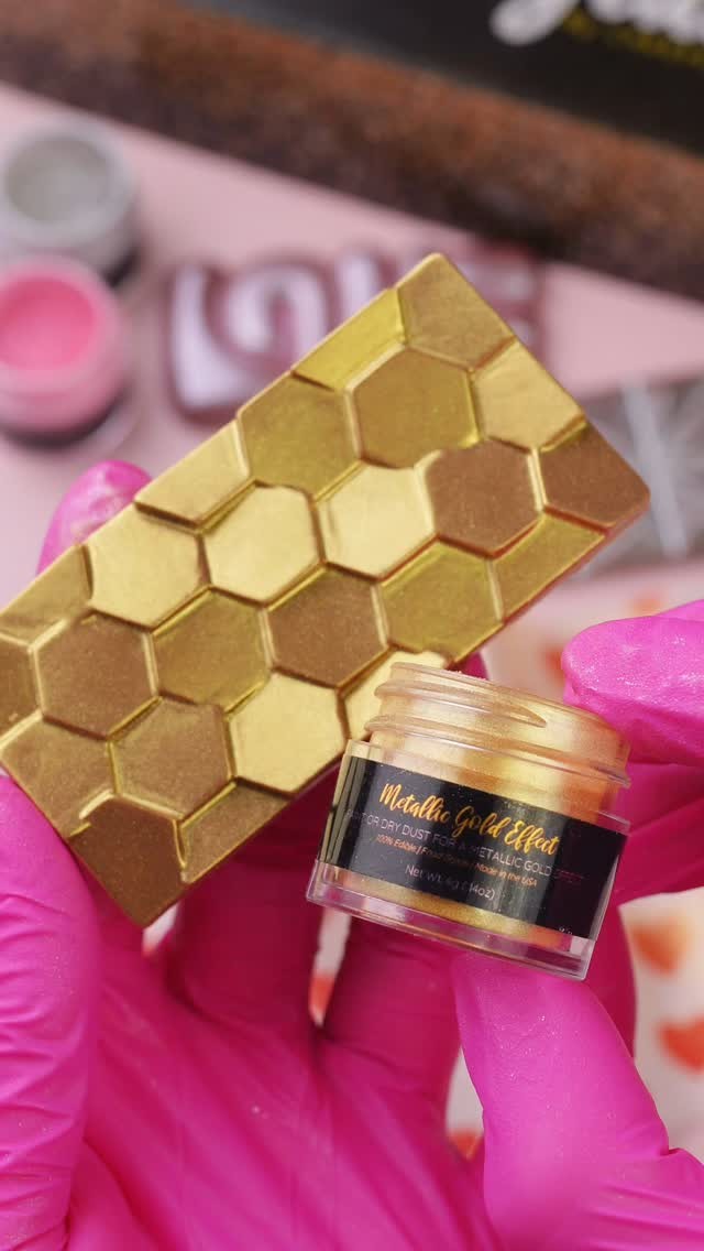 Our Metallic Gold Effect will add a stunning touch to your desserts! It can be applied by painting or dry dusting. In this demo, we used the dry dust method, and just look at the pigment! 😍✨ The best part is that it’s 100% edible!
Use discount code ‘SHINEVIP’ to save at www.shinedessertglitter.com!💫
#EdibleGlitter #EdibleLusterDust #GoldDust #GoldLusterDust #ShineDessertGlitter #Chocolate #GoldChocolate #Treats #Sweets #Desserts #Valentines #ValentinesDay #ValentinesTreats