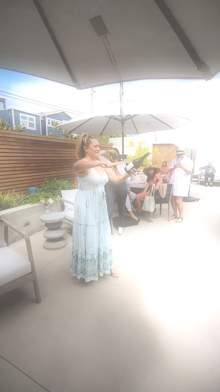 First time sabering a bottle of bubbles 🍾 Thanks to @bianchi_lagunabeach for a fun filled afternoon 🥂 #bianchiwinery #orangecounty #socialclub #champagnecampaign #babesandbubbles