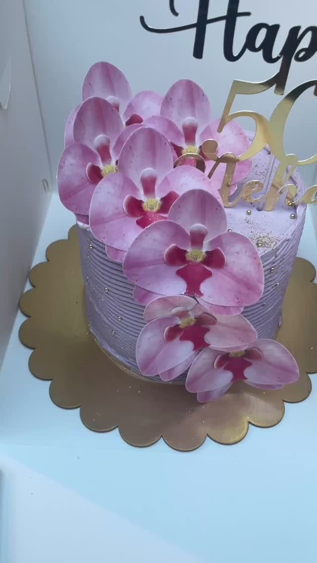 Sweet orchids cake for a 50th birthday celebration. ❤️#twistedcakesbytia #welwyngardencity #cakedecorating #welwyngardencitymums #stalbansmums #stalbansmums #cakedecoratingvideos #cakedecoratingvideos #stalbansmums #cakedecoratingvideos #stalbans #cakedecoratingtutorials