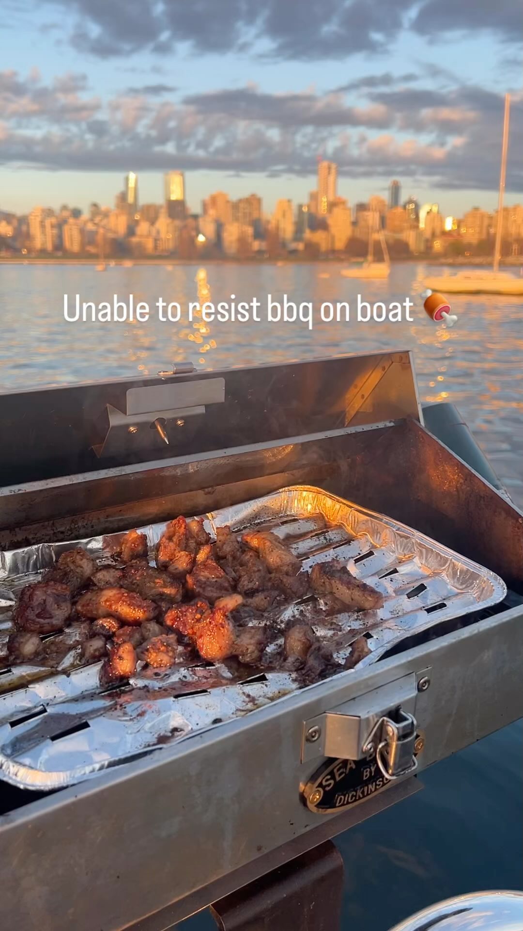 Unable to resist onboard bbq! 🍖🍖🔥🔥🍻
Join us right now ☀️🇨🇦
#seaskyboatrental #bbqonboard #vancouver #vancouverbc #falsecreek #bbqlife #bbqtime #bbqboat
