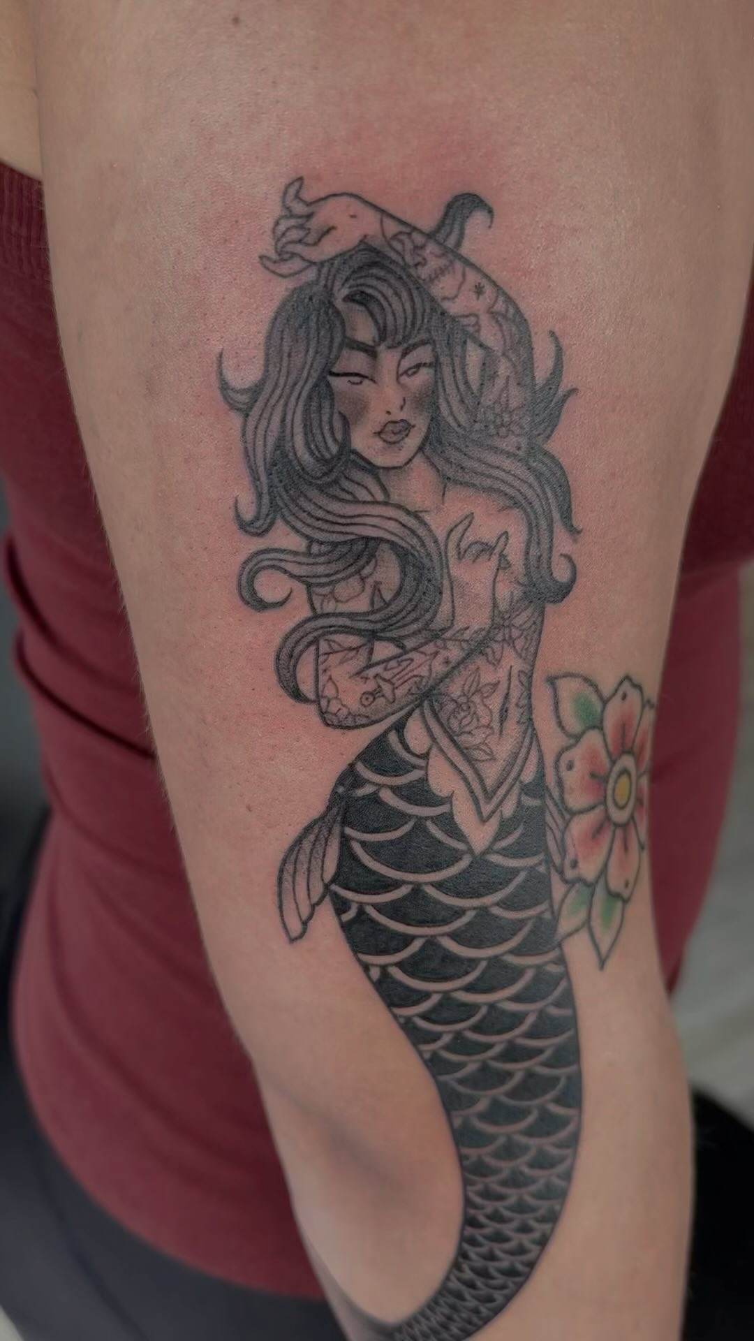 A mermaid piece done by @katarinas_tattoos
#mermaidtattoo #darkestdaystattoo #oregontattoo