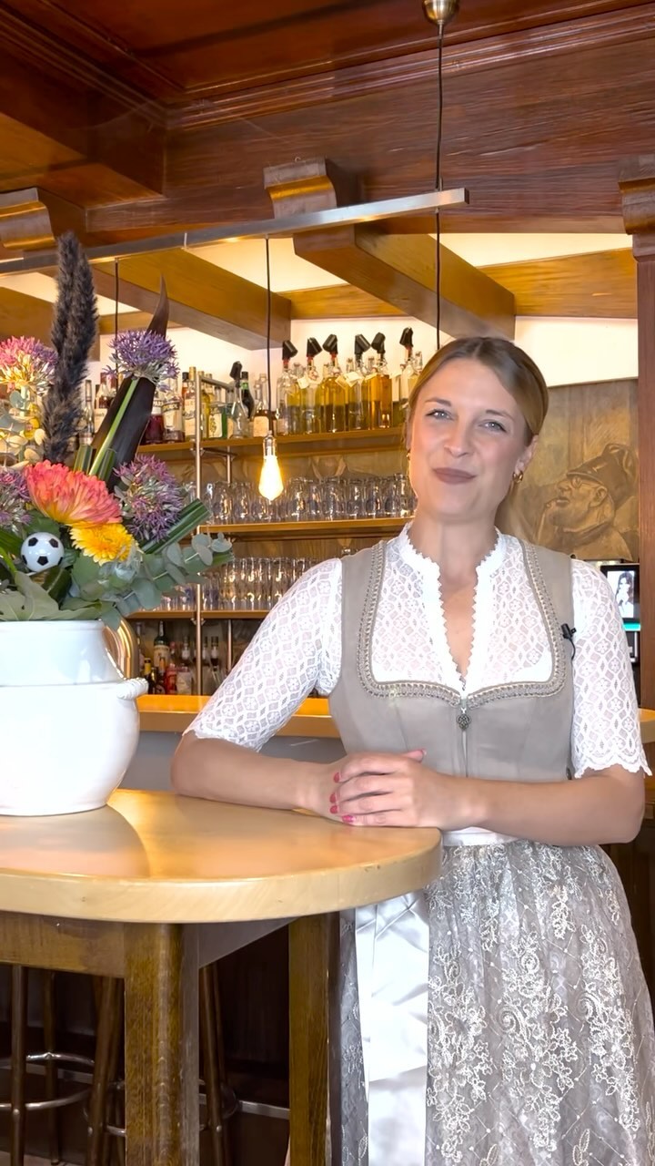 Hallo, ich bin Jenni. Gemeinsam mit meinem Bruder Sascha Zeller habe ich die Brizza GmbH gegründet! Das Unternehmen hinter dem leckeren Schmakerl Brizza - die schönste Verbindung aus Lauge und Pizza! 🍕🥨
Erfahre mehr über unsere Reise als Gründerduo und was uns antreibt - folg uns jetzt und @wurstbendel_aschaffenburg ❤️
#Brizza #Wurstbendel #Aschaffenburg #Gründen #Startup #Pizza # Brezel #Lecker #Gründer #FemaleStartup #Bayern