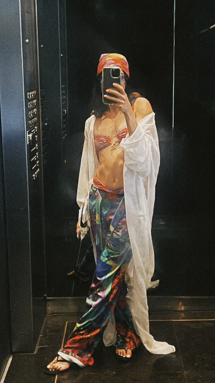 A colorful summer in Vegas
*Custom swimming suit and white kimono, with Colorful Nature print elegant sweatpants and Squishy Jelly print scarf
#LiorSchwartzman