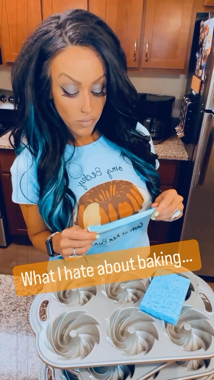 Bundt pans are always in season for Halloween being they are a nightmare to wash 👻🧼
…I apparently didn’t think this thru before opening a business monopolized by them 😫
(Currently accepting resumes for enthusiastic dishwashers 🤪)
#nofork #celebratingmadeeasy #MJJ #michaeljackson #bundt #bundtcake #bundtcakesofinstagram #eatwithyourhands #noutensilsrequired #supportlocal #custombakery
