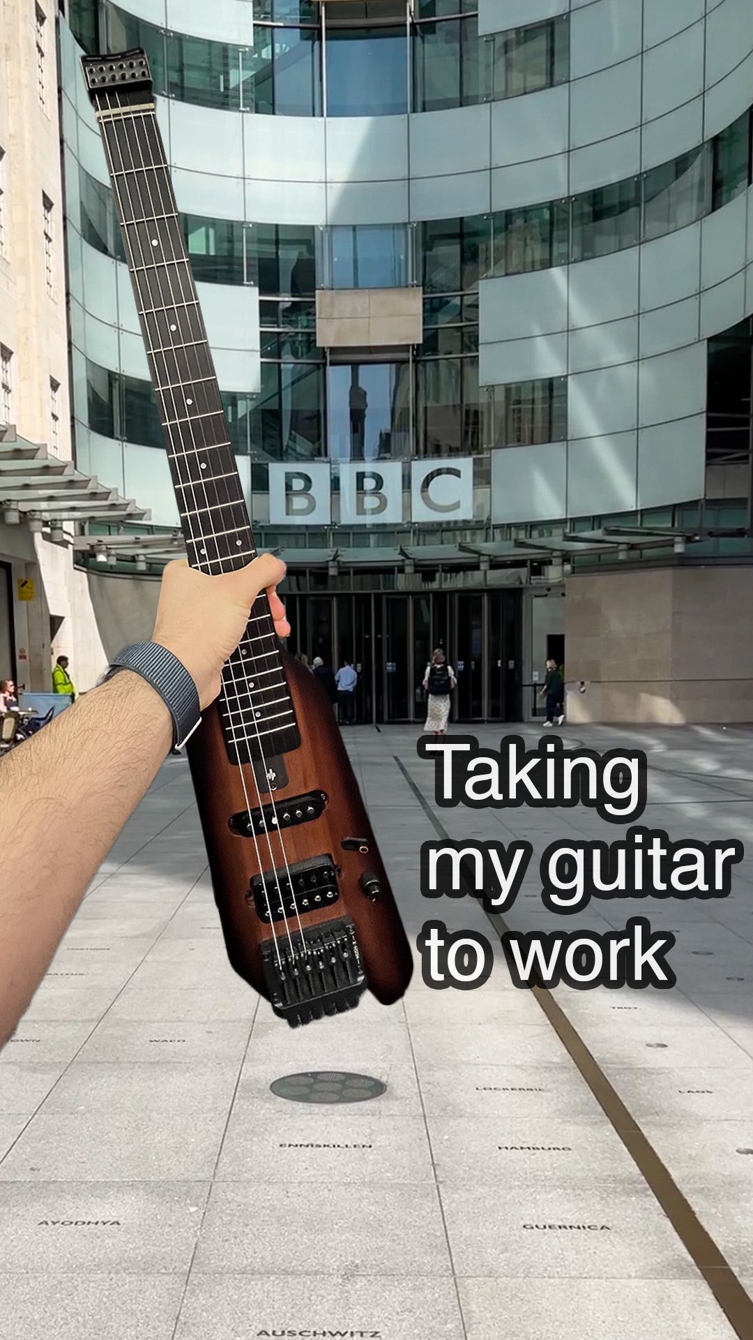 Taking a guitar to my workplace? Yeah why not. This portable setup makes me able to record music anywhere. Even during my spare time at my workplace 👍
I’m using @neuraldsp Fortin Cali in the guitars and @rsdrumsofficial for drums 👌
@donnermusic_official @donnermusic_uk @donnermusic_gear
@apogeedigital
#musicatwork #producer #rock #guitar #musician