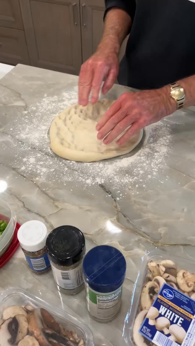 Cheesy Herb Breadsticks with Tiseo’s Frozen Pizza Dough! Guaranteed to disappear the second they hit the table.
#pizzadough #pizza #pizzaoven #cheesy #breadsticks #tiseos #recipe