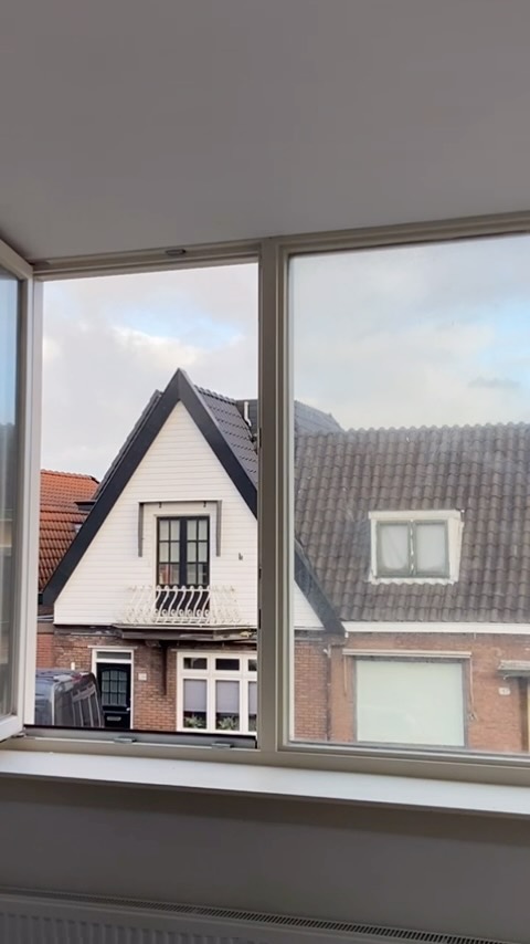 Geef jouw huis een lichte en ruime touch met onze dakkapel kozijnen! 🌞✨ Deze kozijnen brengen niet alleen veel natuurlijk licht binnen, maar zorgen ook voor topisolatie en slimme ventilatieopties. 🏡💡 Ontdek de diverse afmetingen die we op voorraad hebben. Stuur ons een berichtje of neem een kijkje op onze website voor alle mogelijkheden!
#DakkapelMagic #wooncomfort #DakkapelKozijnen #LichtEnLuchtig #Woonplezier #kozijn #bouwproject #verbouwendoejezo