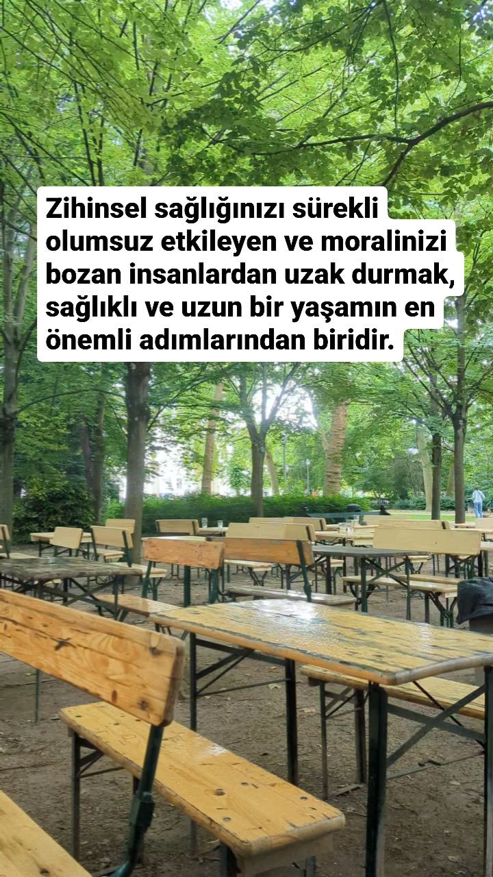 Stres, üzüntü ve travma bağışıklık sistemi direncini zayıflatarak sizi hastalıklara karşı daha savunmasız hâle getirir. Araştırmalara göre toksik insanlarla çevrili olmak da buna dahil.
Toksik yani sınırlarınızı aşan, manipülatif, kötümser, özür dilemeyen, kıskanç, yargılayan insanlardan uzak durmak bağışıklık sistemini güçlendiriyor ve yaşam süresini uzatıyor.
Dünyanın en yaşlı insanı Maria Branyas uzun yaşamını "düzenli ve huzurlu bir aile hayatına, arkadaşlarla iyi ilişkiler kurmasına, doğayla temas içinde olmasına, endişesiz ve pişmanlıklara yer olmayan istikrarlı bir duygusal hayata ve toksik insanlardan uzak durmasına" bağlıyor.
Stress, sadness, and trauma weaken the immune system's resistance, making you more vulnerable to illnesses. Research shows that being surrounded by toxic people is also a contributing factor.
Avoiding toxic individuals—those who overstep boundaries, are manipulative, pessimistic, unapologetic, jealous, and judgmental—strengthens the immune system and extends lifespan.
The world's oldest person, Maria Branyas, attributes her long life to "a regular and peaceful family life, good relationships with friends, contact with nature, a stable emotional life free of worries and regrets, and staying away from toxic people."
#toxicpeople #immunesystem