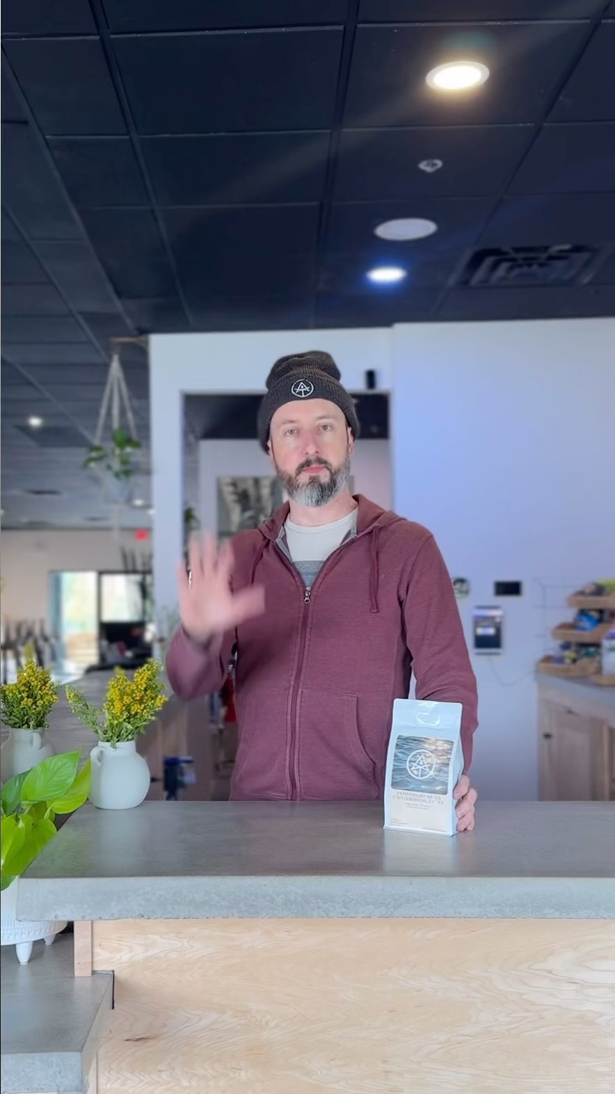 Fresh coffee drip! The aptly named “Anniversary of an uninteresting event” will be available in the taproom this Wednesday! Fight off that big weekend hangover with a gorgeous cup of caffeine.
#freshcoffee #coffee #coffeebeans