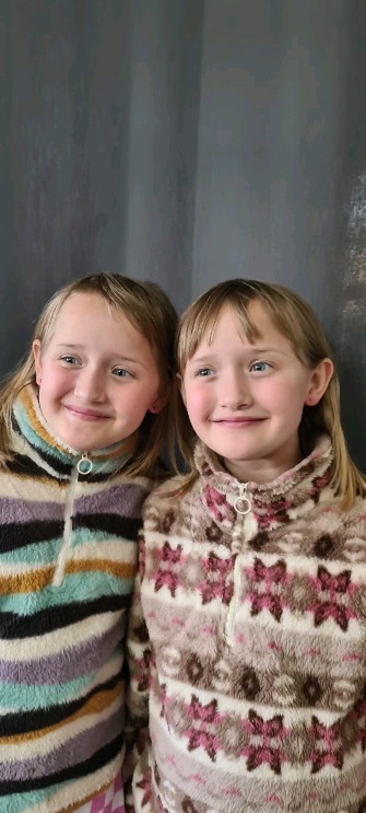 #earpiercing #twins #hÄltagningmednÄl #piercersinceyear2000 by @ulrikaluckabauer #hÀssleholm